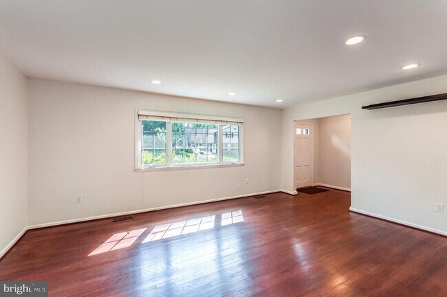 Foto del edificio - 519 Woodland Ct NW