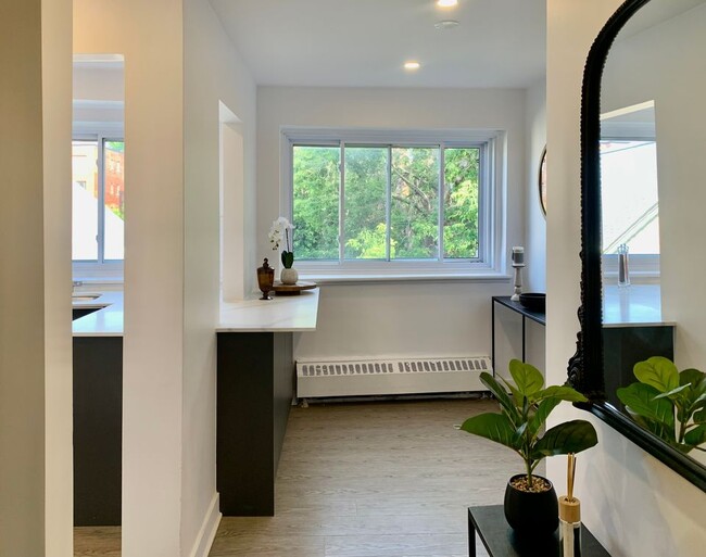 Building Photo - 3420 Decelles Pl