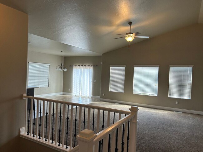 Foto del edificio - Lakeview Drive Home