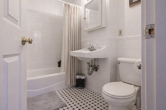 Foto del edificio - 25 Glenville Ave