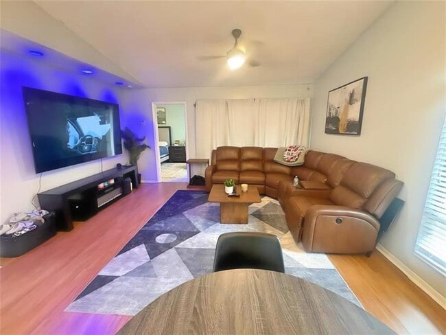 Foto del edificio - 8007 NW 71st Ct