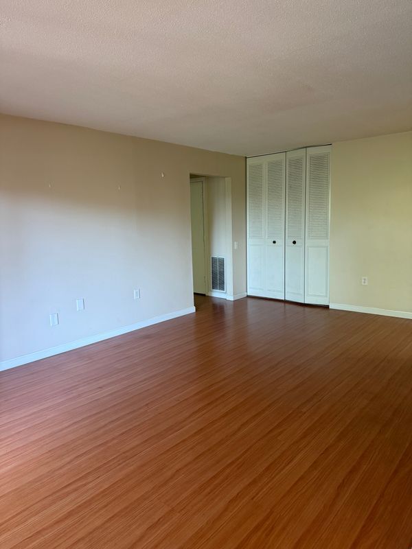 Building Photo - 70K Shrewsbury Green Drive, unit k