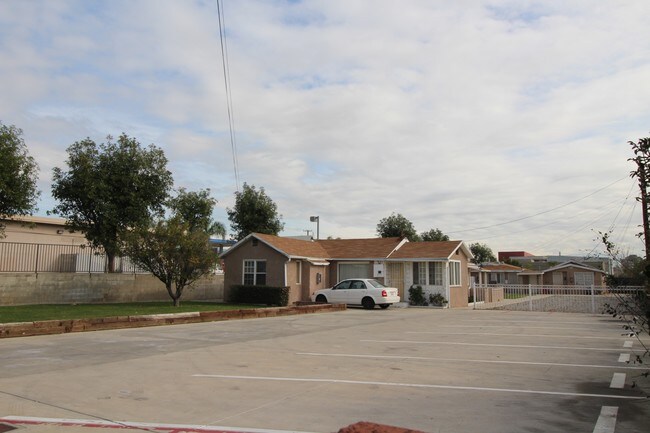 Foto del edificio - 8925 Juniper Ave