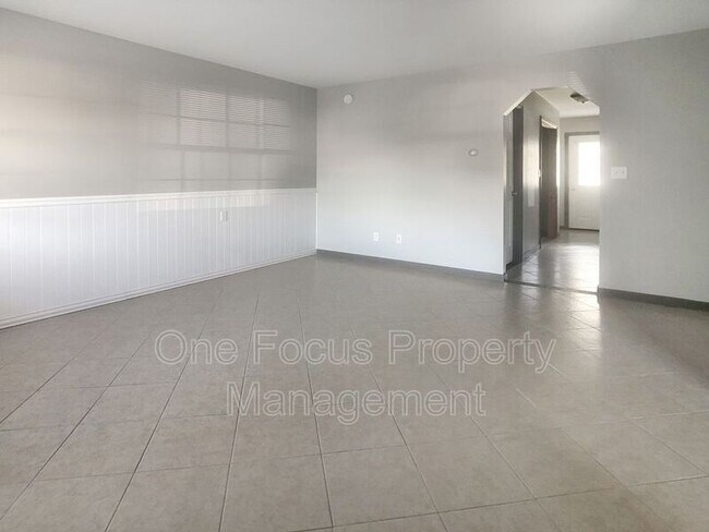 Foto del edificio - 415 E Church St