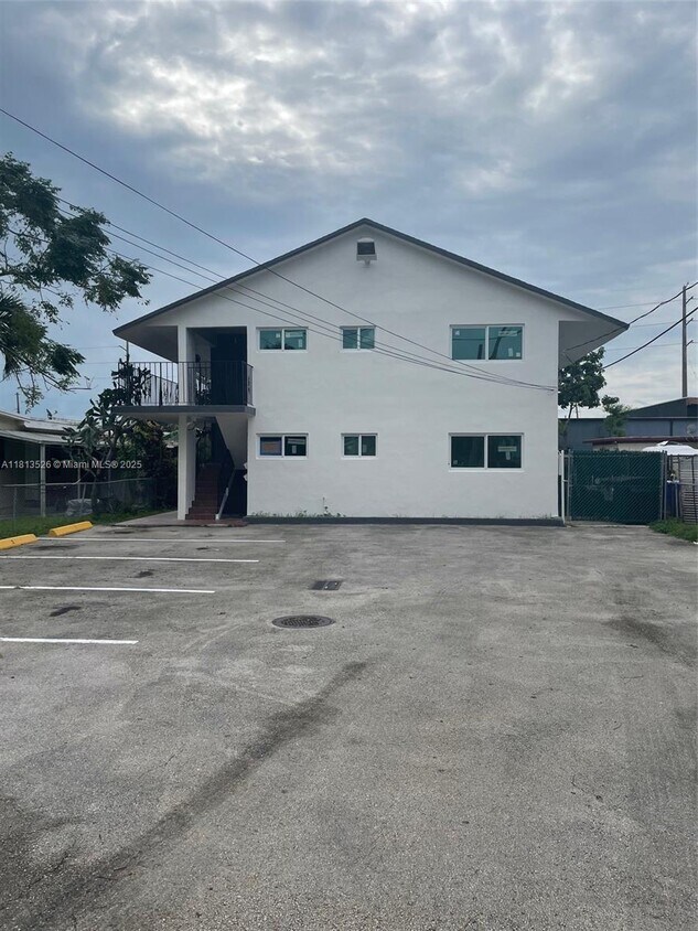 Foto principal - 2622 NW 24th St