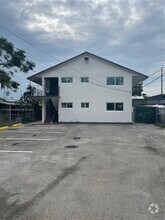 Building Photo - 2622 NW 24th St