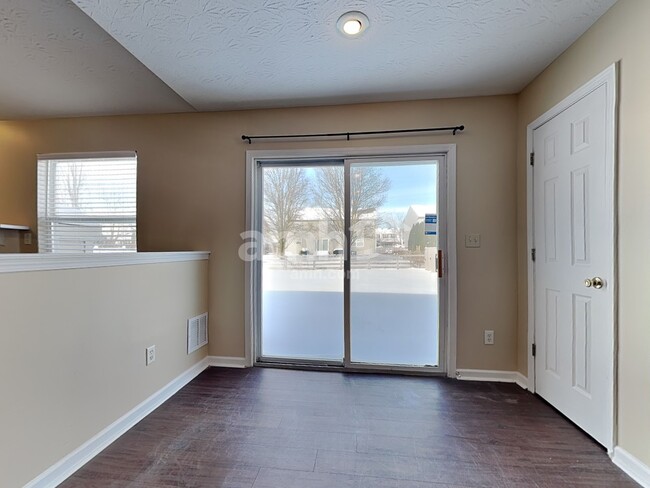 Building Photo - 930 W Jameson Ct