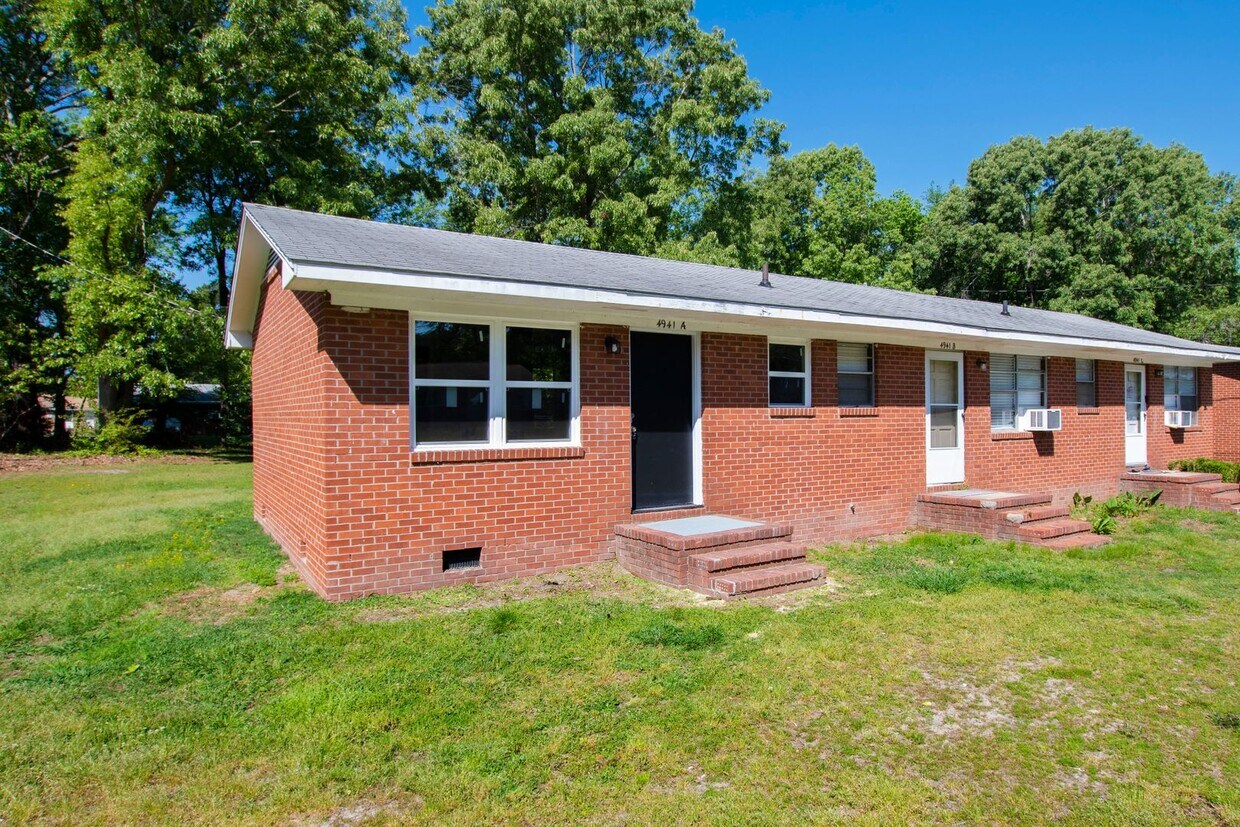 Foto principal - 4943 Fieldcrest Dr