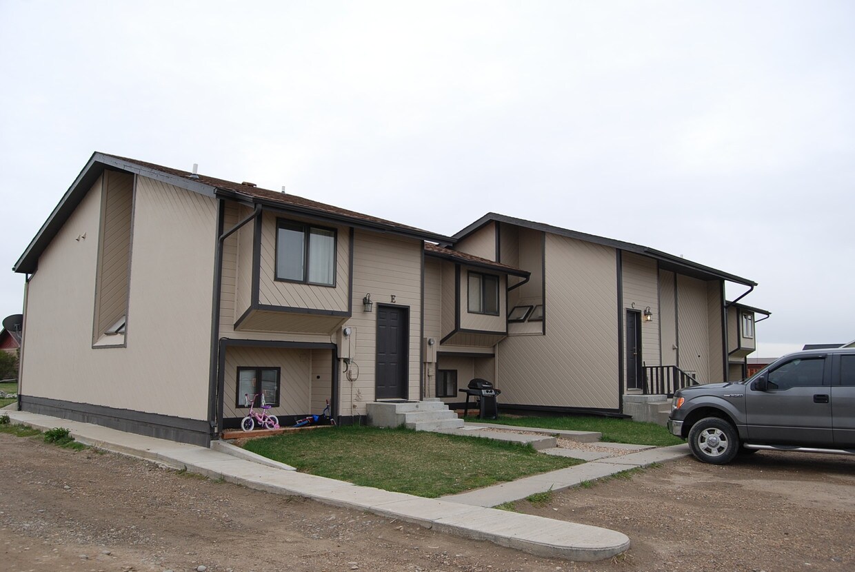 503 W 13th St, Hardin, MT 59034 Apartments in Hardin, MT