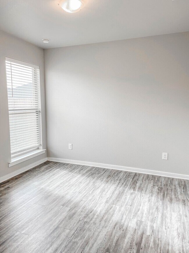 Foto del edificio - 2123 N Texas Ave