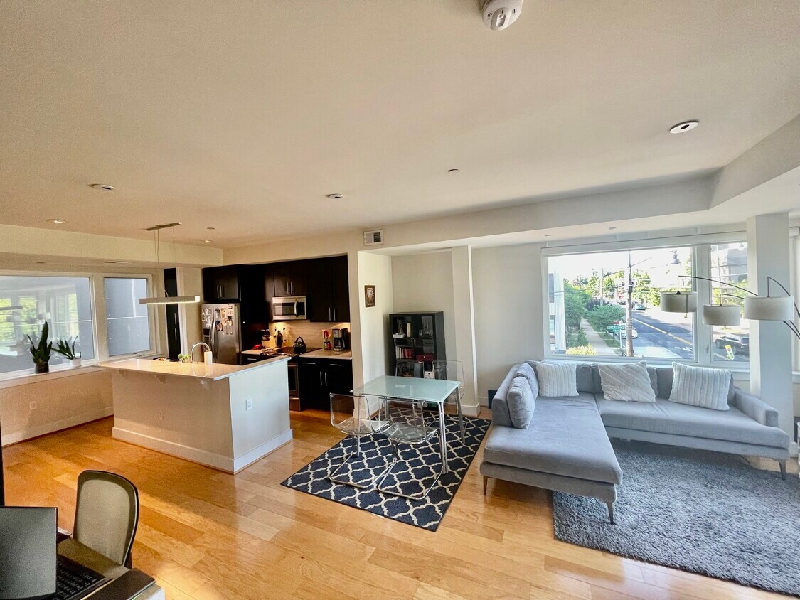 Foto principal - 3205 12th St NE