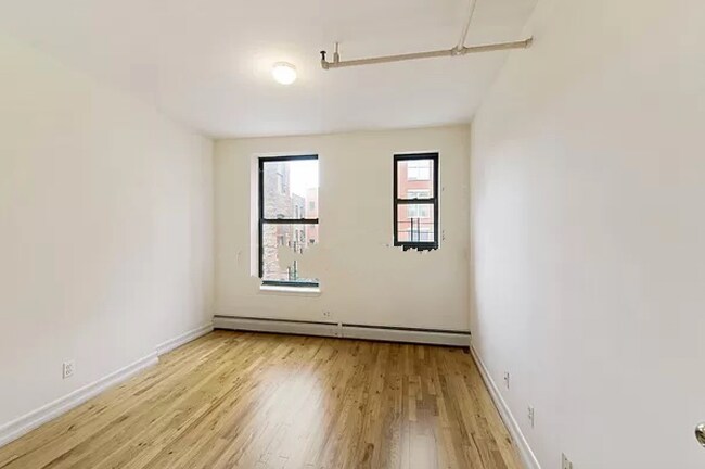 Building Photo - 279 W 119th St