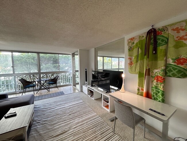 Building Photo - Fully furnished 1 bedroom w/ parking near Hawaii Convention Center, Ala Moana Shopping Center and...