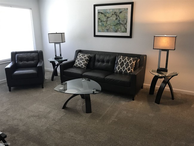 Foto del edificio - 2840 Lower Ridge Dr