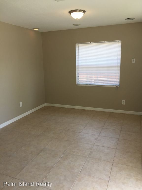 Foto del edificio - 1 br, 1 bath Apartment - 453 73rd Ave N