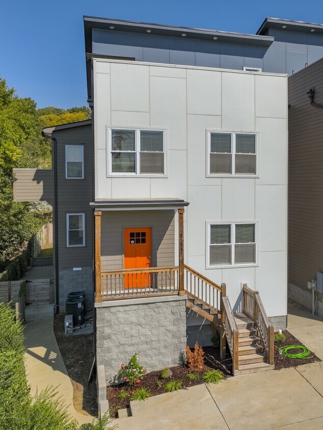 1201 N Avondale Cir, Nashville, TN 37207 House Rental in Nashville