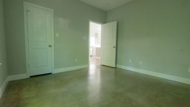 Building Photo - TCU AREA RENTAL