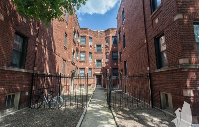 Building Photo - 4725 N Leavitt St