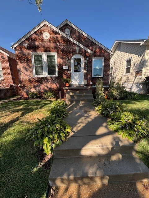 Foto principal - 5449 Robert Ave