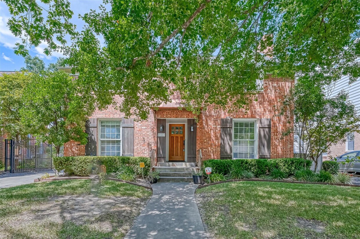 Primary Photo - 2128 Watts St