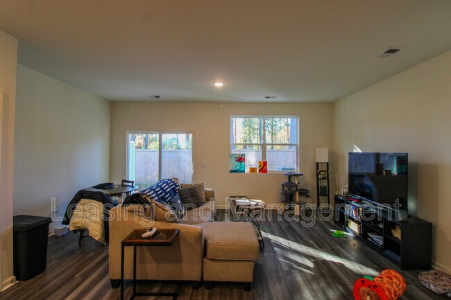 Foto del edificio - 507 Scarlett Maple St