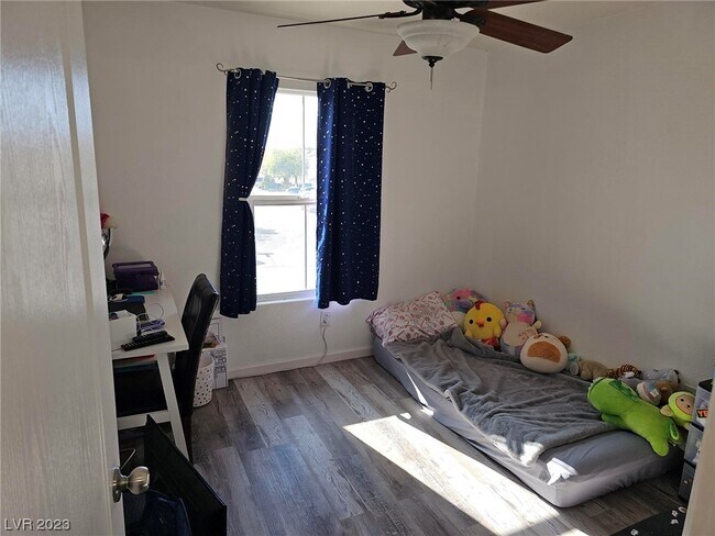 Foto del edificio - 5064 Whistling Acres Ave