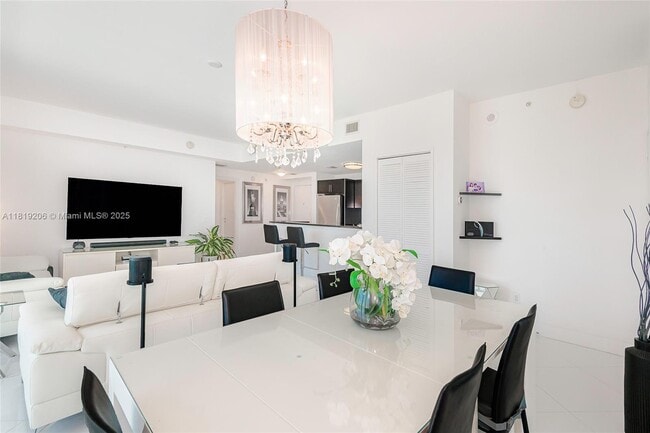 Building Photo - 300 S Biscayne Blvd