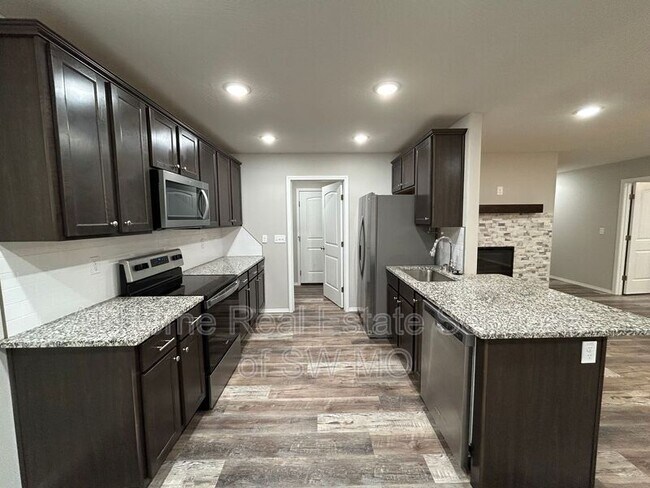 Building Photo - 673 S Southgate Dr