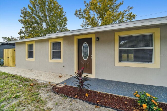 Building Photo - 3 br, 2 bath House - 37506 Oakview Circle