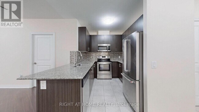 Photo du bâtiment - 7325 Markham Rd