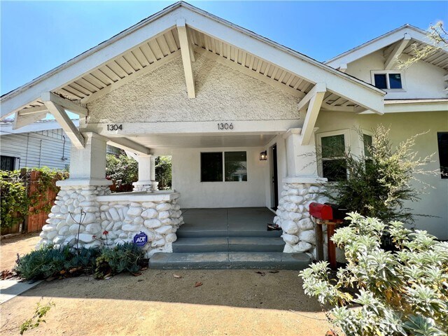 Building Photo - 1306 W 48th St