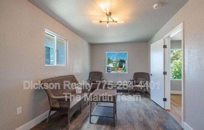 Foto del edificio - 210 Cheney St