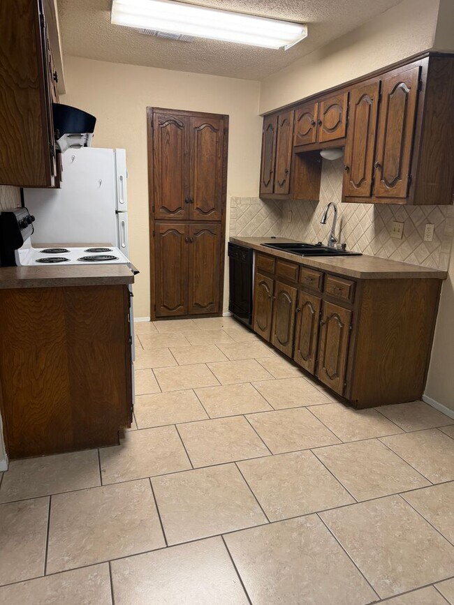 Foto del edificio - Centrally Located 1 Bedroom Unit