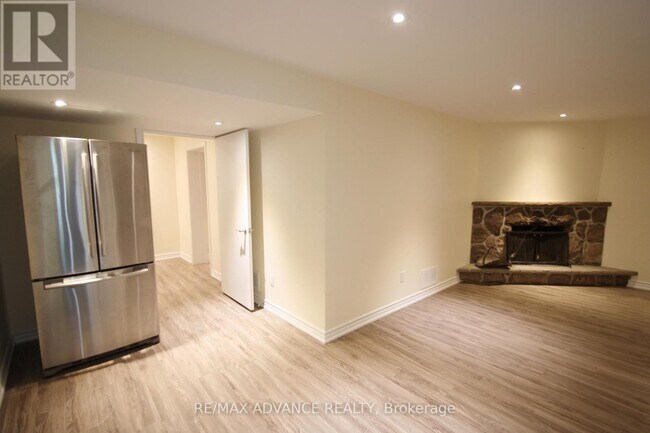 Building Photo - 33 Carluke Crescent