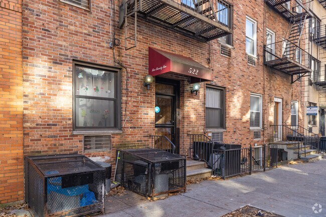 Building Photo - 522 E 88th St