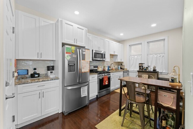 Foto del edificio - 6 W Cottage St