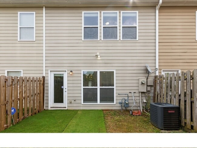 Building Photo - 1652 Coleville Oak Ln