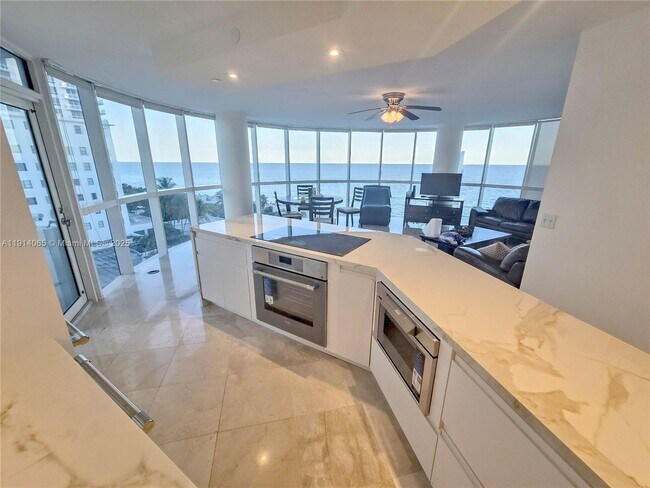 Foto del edificio - 6301 Collins Ave