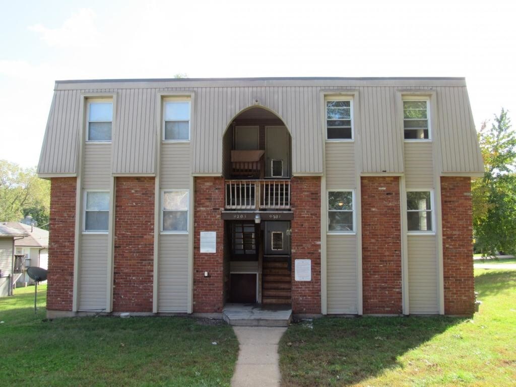 9201 E 53rd Terrace 2W House Rental in Raytown, MO