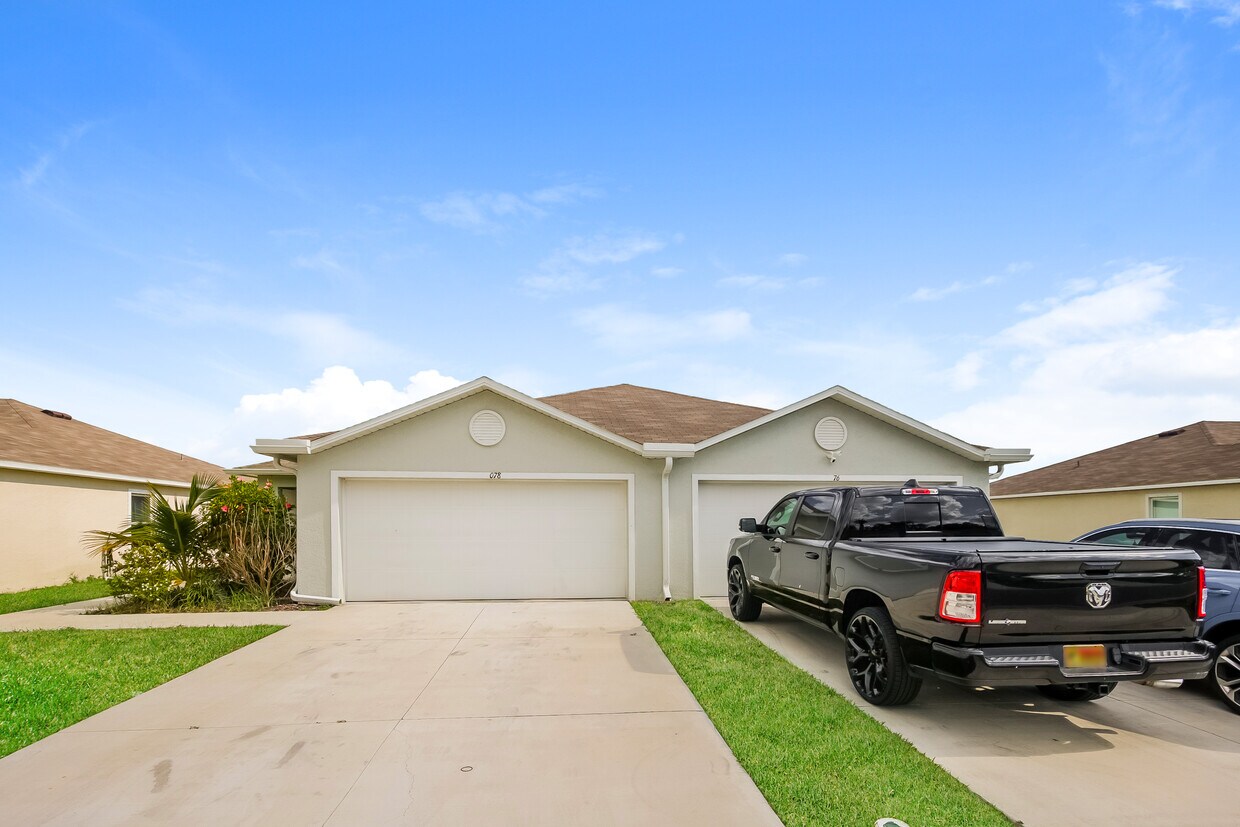 Foto principal - 9078 Aegean Cir
