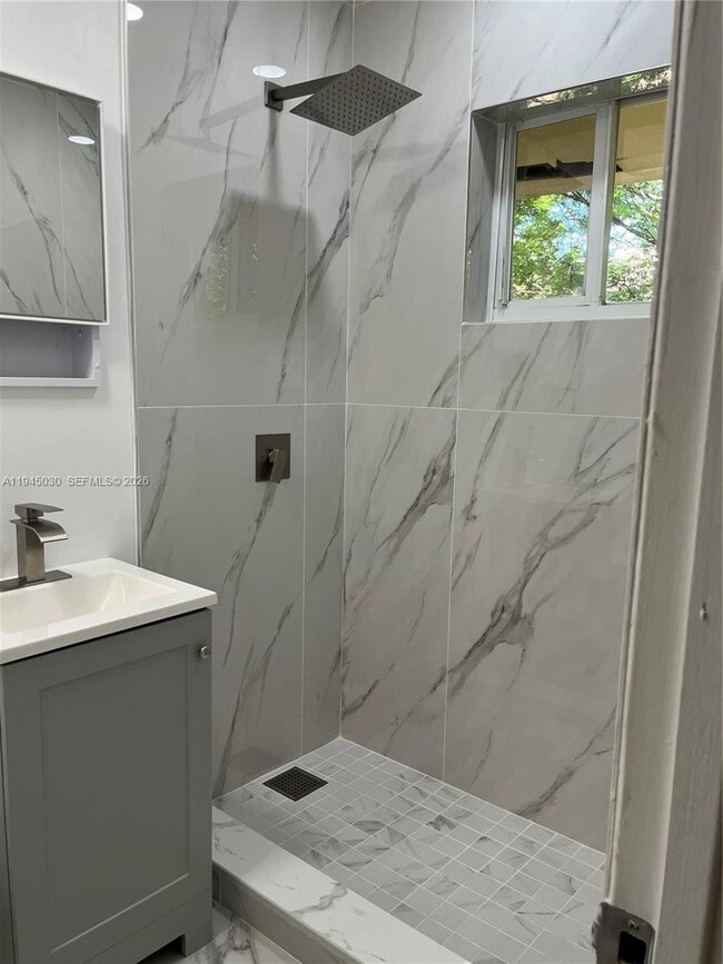 Foto del edificio - 1014 Salzedo St