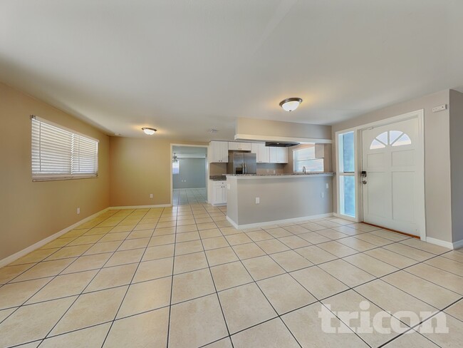 Building Photo - 5811 Oxford Dr