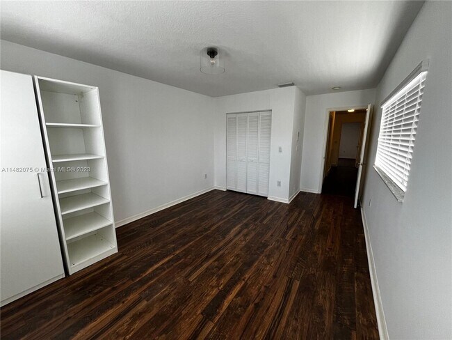 Building Photo - DORAL ISLES ANTIGUA