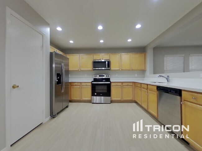 Building Photo - 810 N 112th Dr