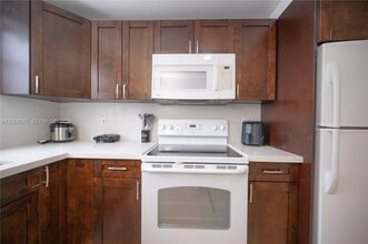 Building Photo - 500 NE 26th St