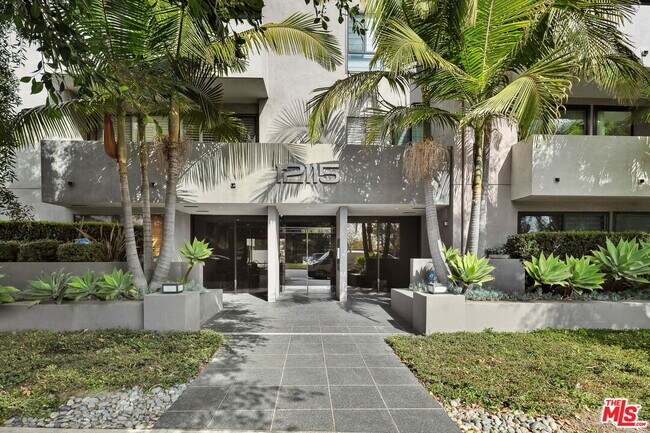 Foto del edificio - 12115 San Vicente Blvd