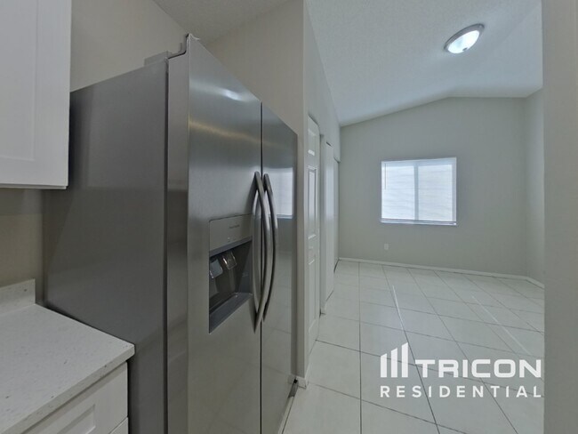 Building Photo - 305 Minneola Dr