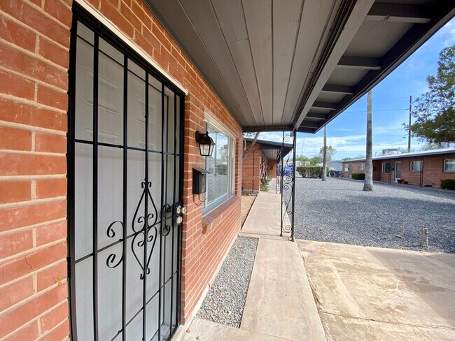Foto del edificio - Newly Renovated Spacious 1 Bedroom with Vi...