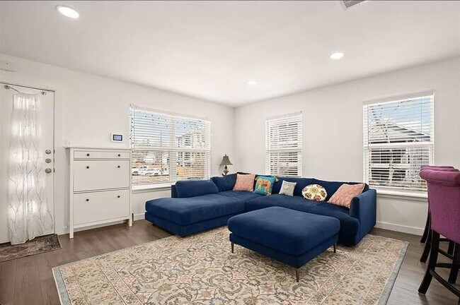 Foto del edificio - 6409 Burns St