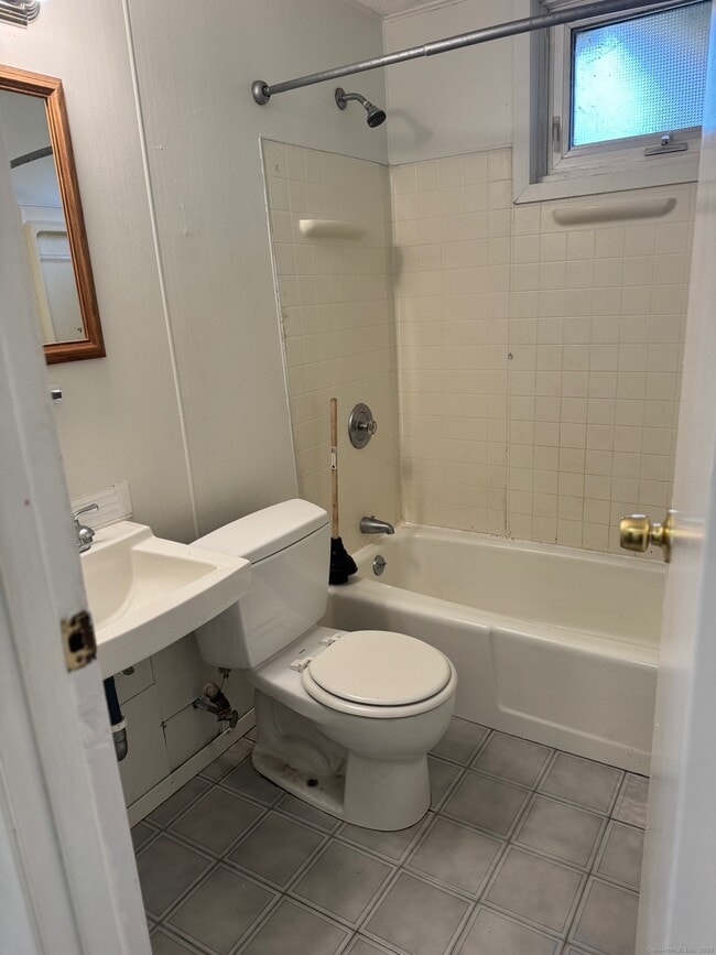 Building Photo - 820 Mansfield City Rd